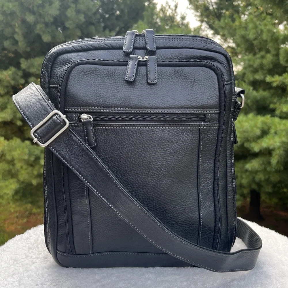Wilsons Leather Mens Executive Messenger Bag Black Leather Expandable Organizer